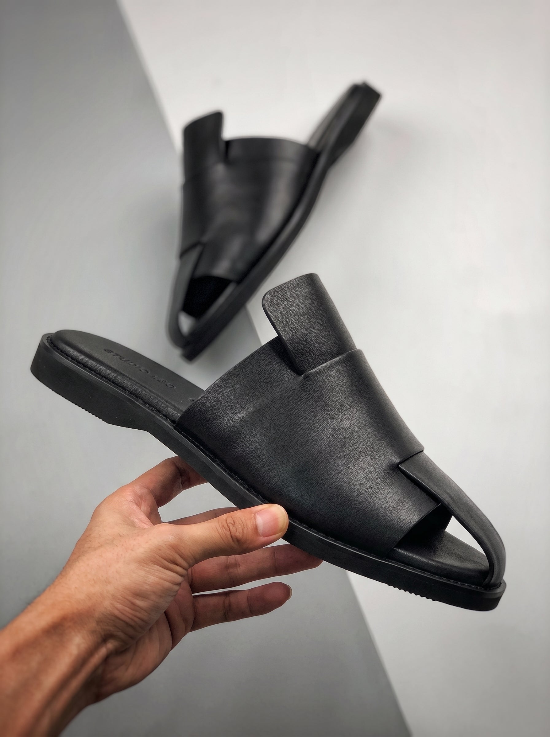 ESTRO Ciabattine - Black Leather Mule