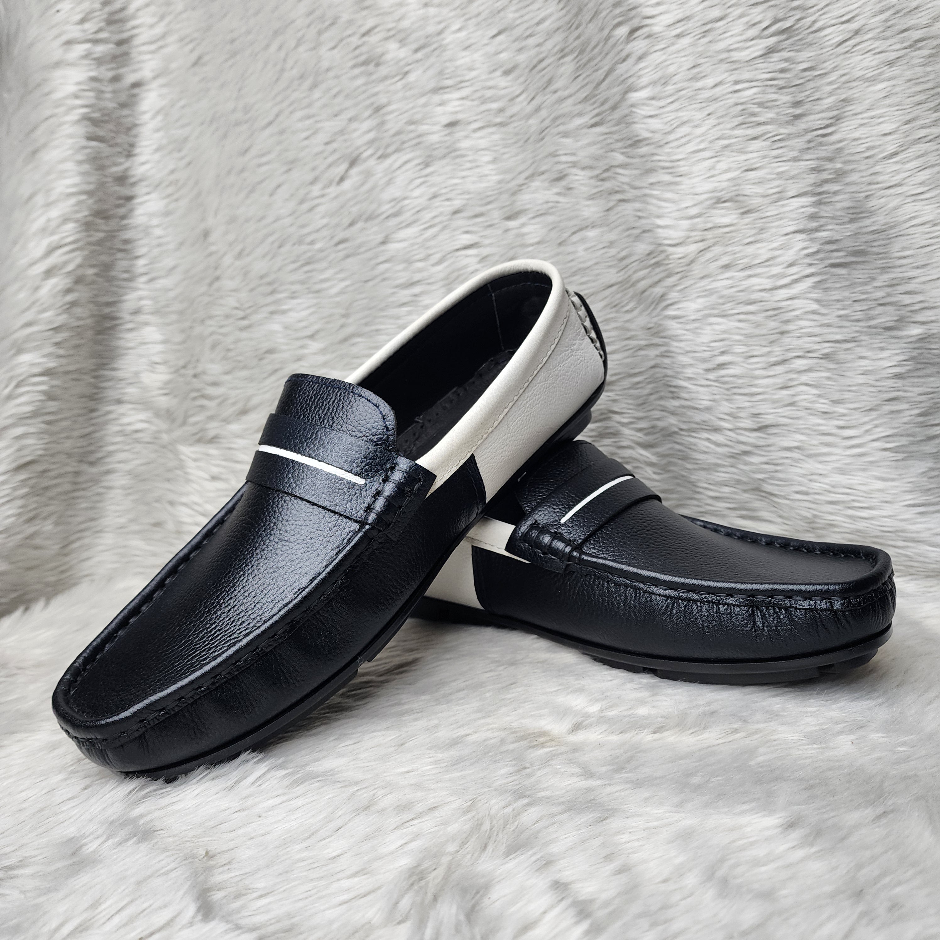 Handcrafted Leather Cask Moccasin- White & Black