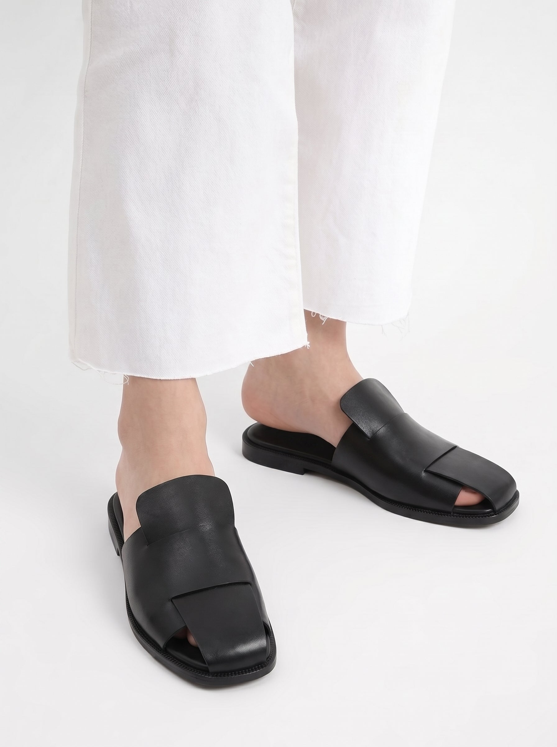 ESTRO Ciabattine - Black Leather Mule