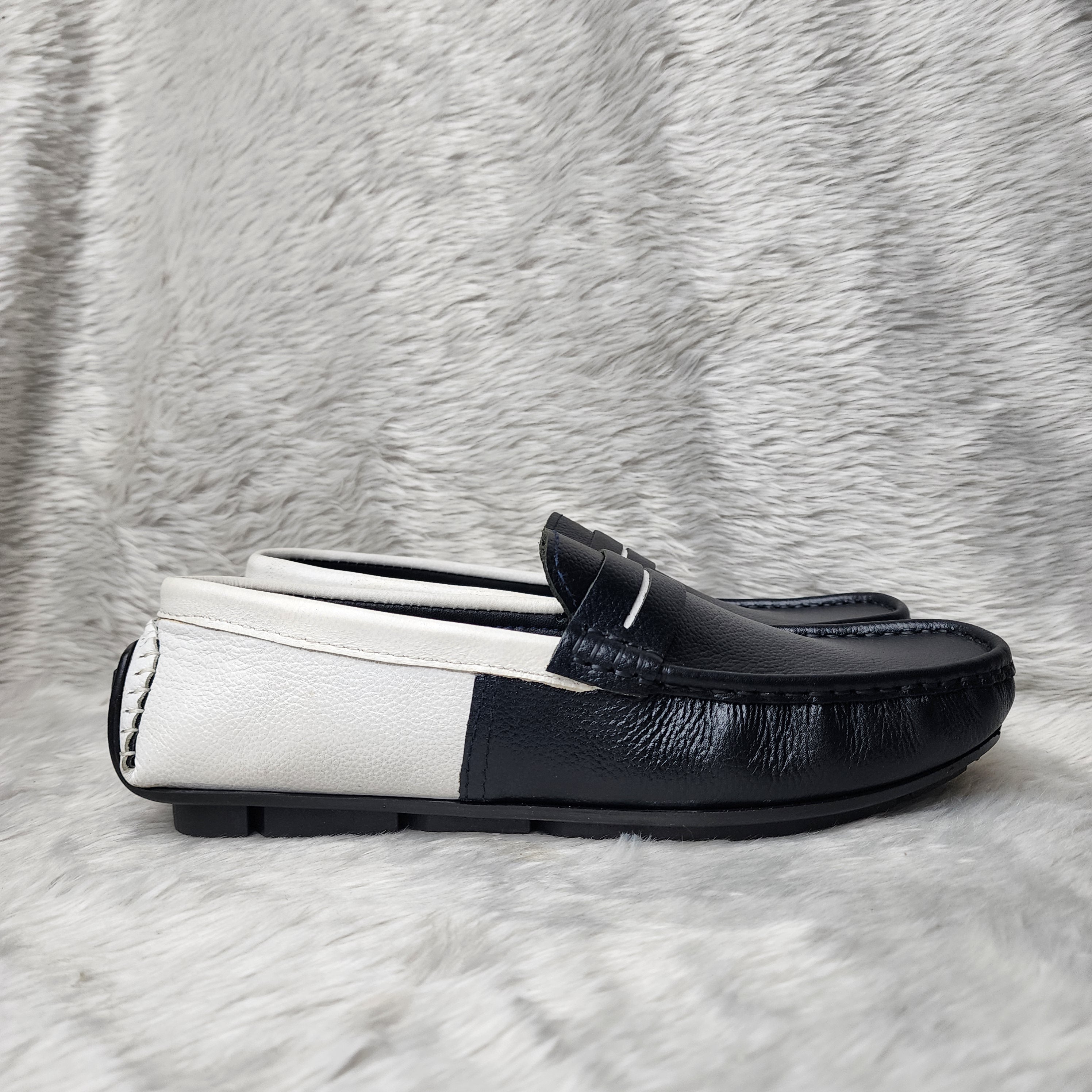 Handcrafted Leather Cask Moccasin- White & Black
