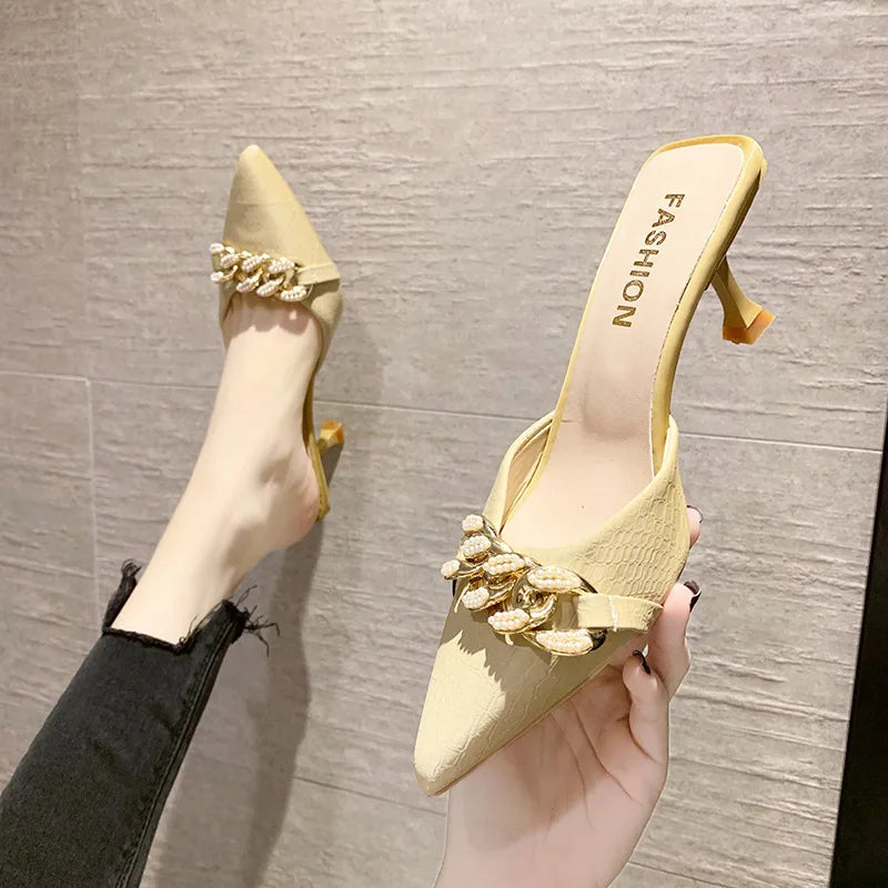 Chain Pointed Mule
