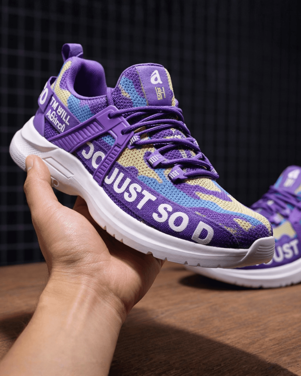 Neon Wave Lightweight Sneakers - BlackBole