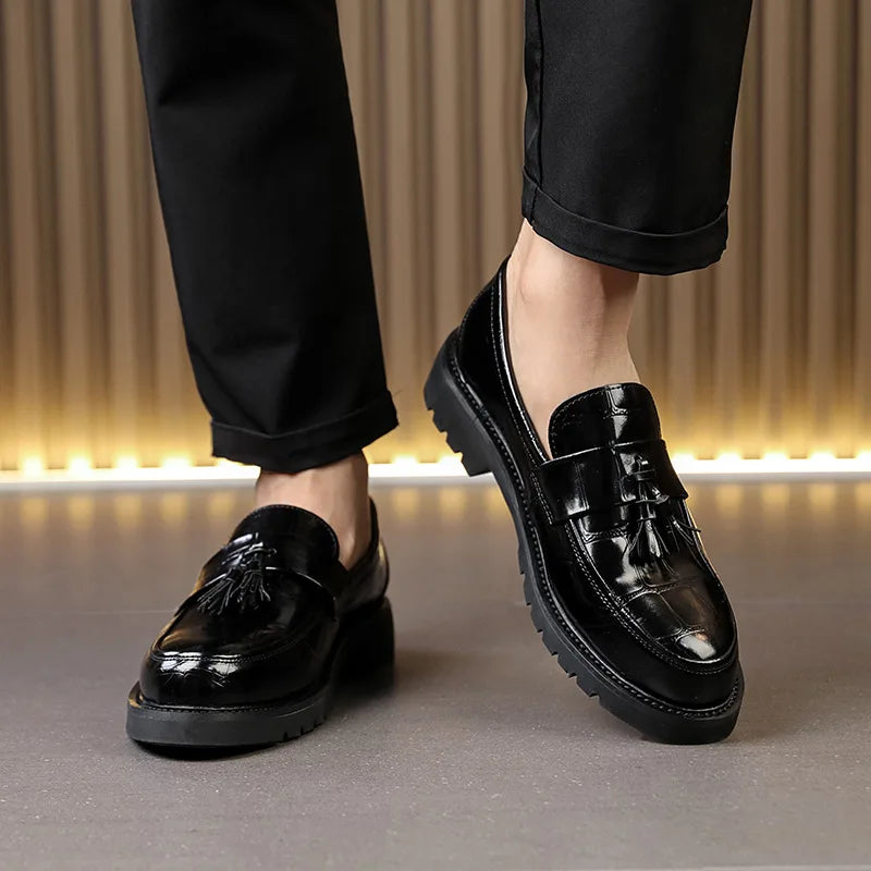 Croc Tassel Loafer in black