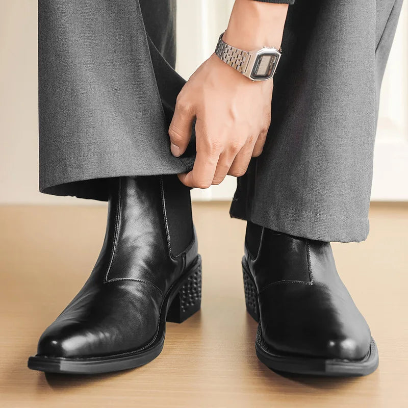 Pointed Chelsea Boot in black