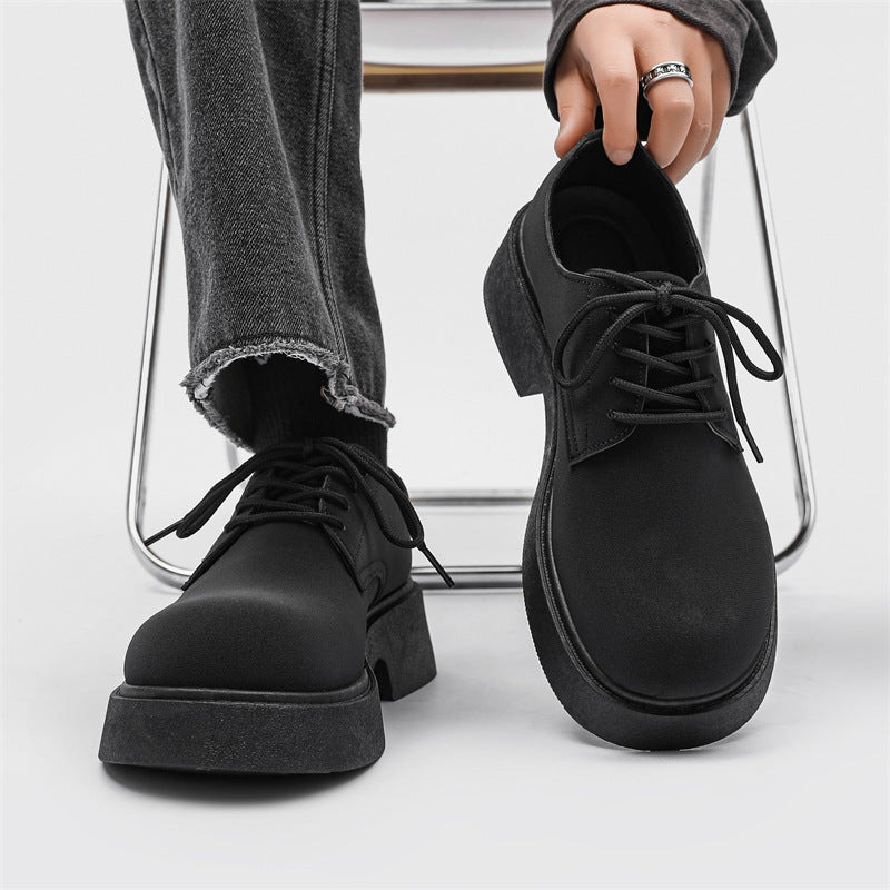 Square-Toe Platform Derby in black, on foot