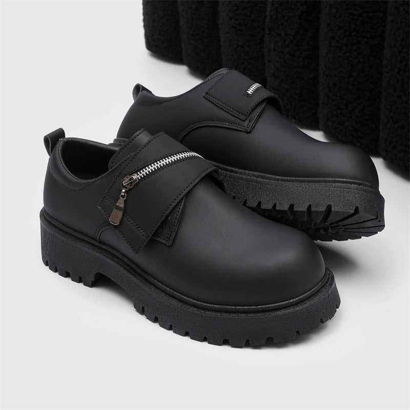 Strap Lug Derby in black