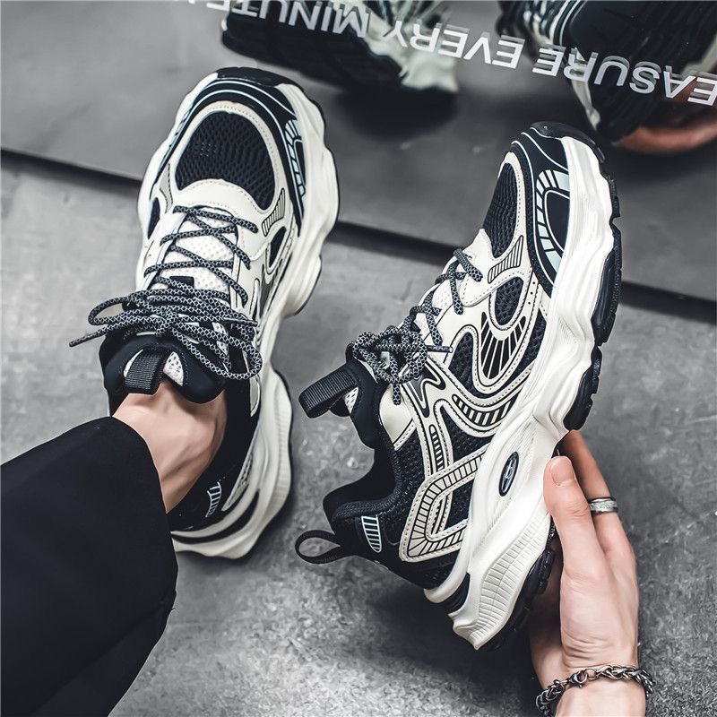 Wave Stripe Runner in black